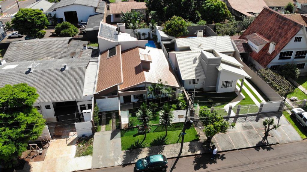 CASA COM PISCINA JARDIM PORTO ALEGRE