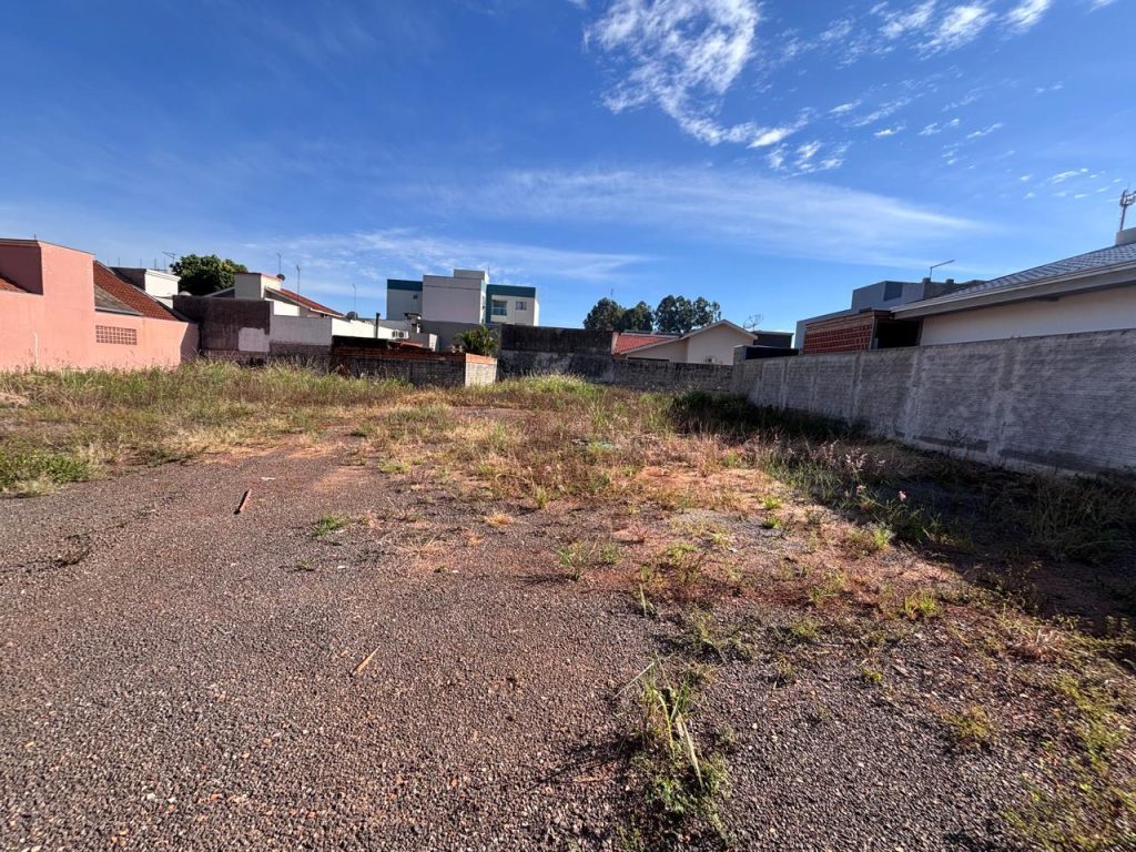 TERRENO JARDIM GISELA AO LADO DA SECRETARIA DA SAÚDE TERRENO JARDIM GISELA AO LADO DA SECRETARIA DA SAÚDE