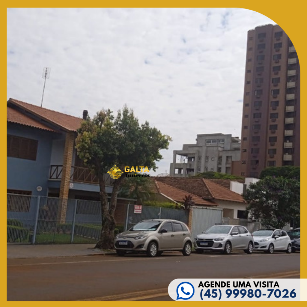 SOBRADO COM PISCINA CENTRO PRÓX. AO HORTO E LAGO