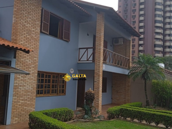 SOBRADO COM PISCINA CENTRO PRÓX. AO HORTO E LAGO