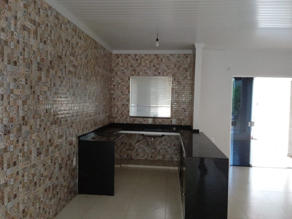 CASA COM PONTO COMERCIAL