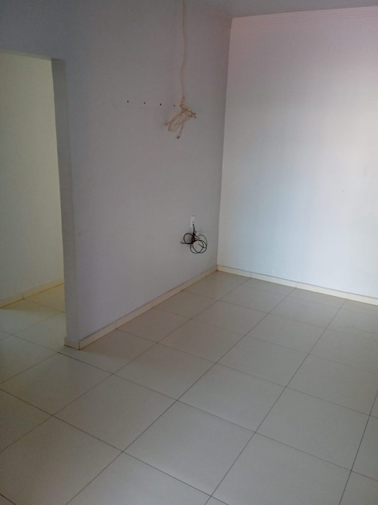 CASA COM PONTO COMERCIAL