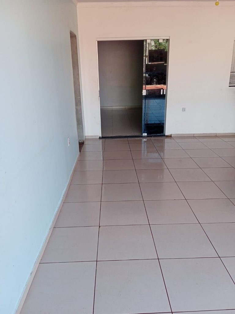 CASA COM PONTO COMERCIAL