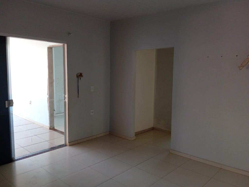 CASA COM PONTO COMERCIAL