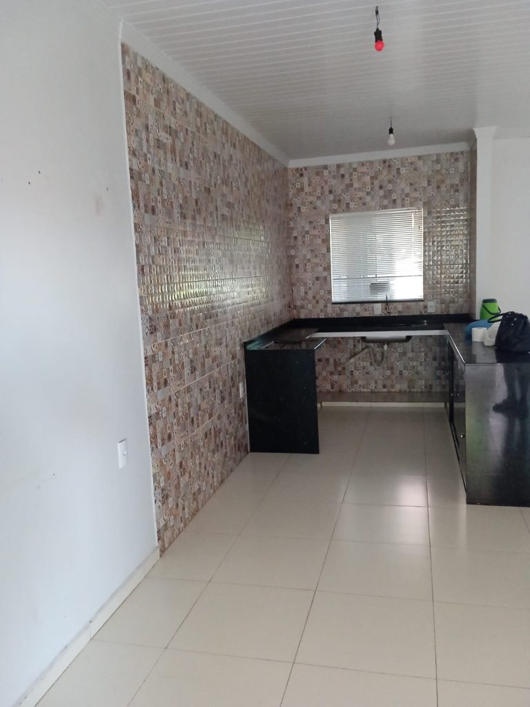 CASA COM PONTO COMERCIAL