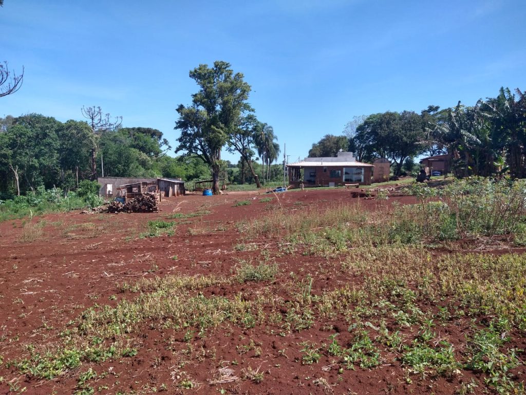 CHÁCARA NA LINHA SOL NASCENTE COM CASA E RIO NOS FUNDOS