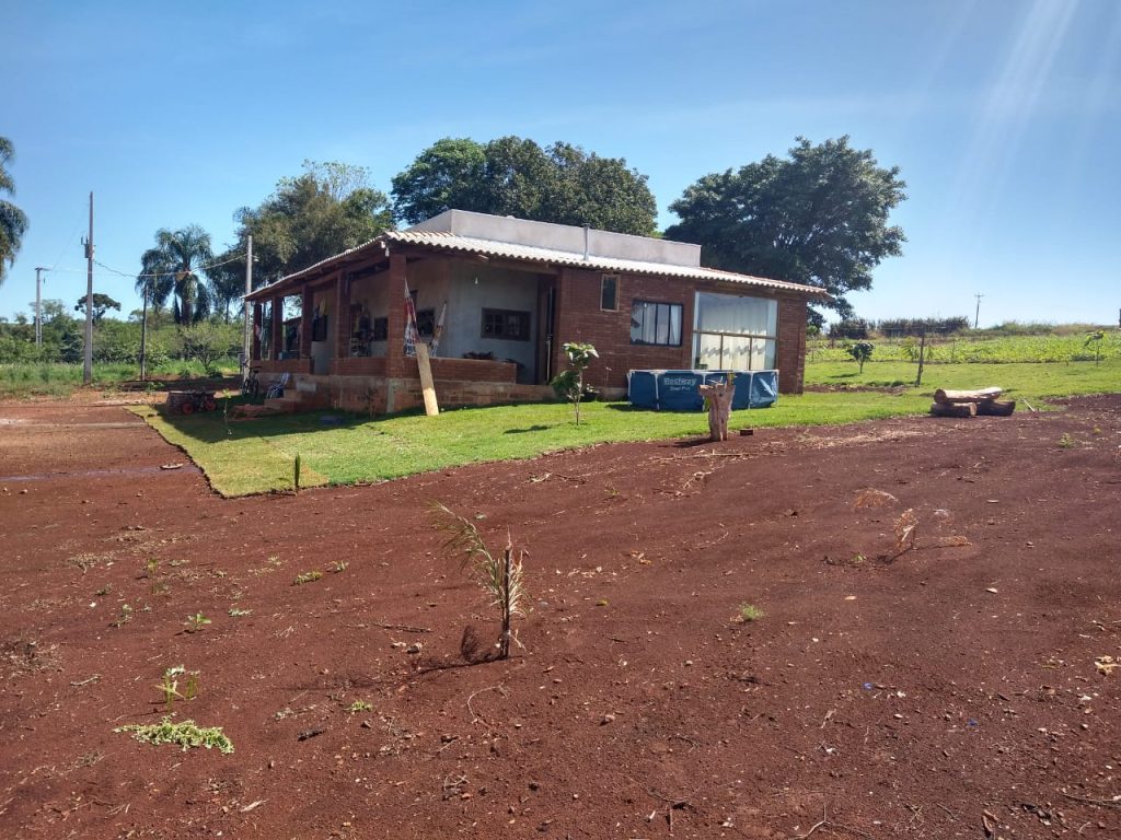 CHÁCARA NA LINHA SOL NASCENTE COM CASA E RIO NOS FUNDOS