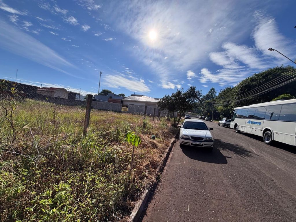 TERRENO JARDIM GISELA COM 15 METROS DE TESTADA TERRENO JARDIM GISELA COM 15 METROS DE TESTADA