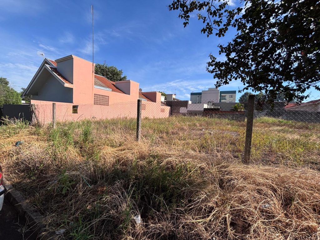 TERRENO JARDIM GISELA COM 15 METROS DE TESTADA TERRENO JARDIM GISELA COM 15 METROS DE TESTADA