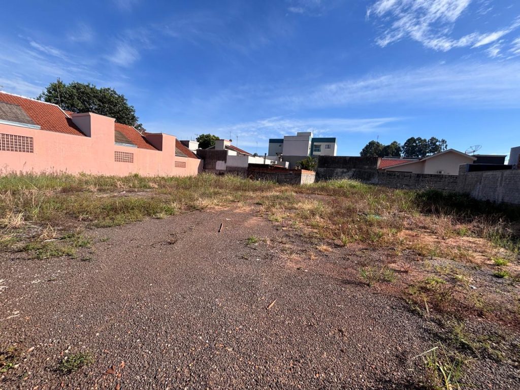 TERRENO JARDIM GISELA COM 15 METROS DE TESTADA TERRENO JARDIM GISELA COM 15 METROS DE TESTADA