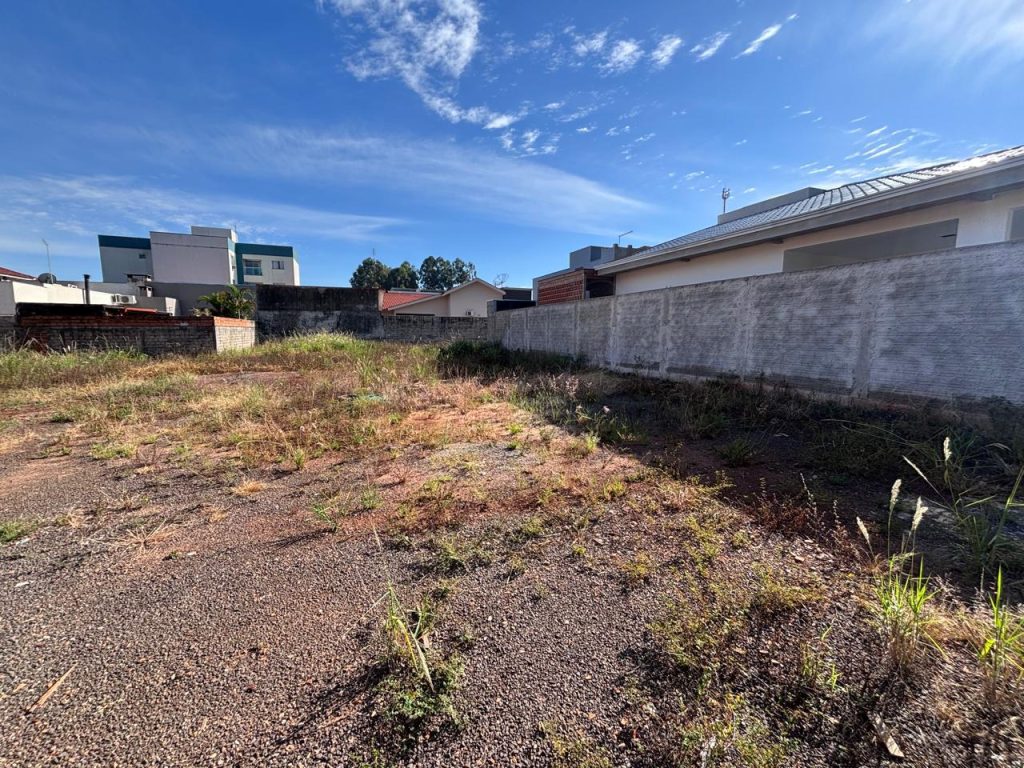 TERRENO JARDIM GISELA COM 15 METROS DE TESTADA TERRENO JARDIM GISELA COM 15 METROS DE TESTADA