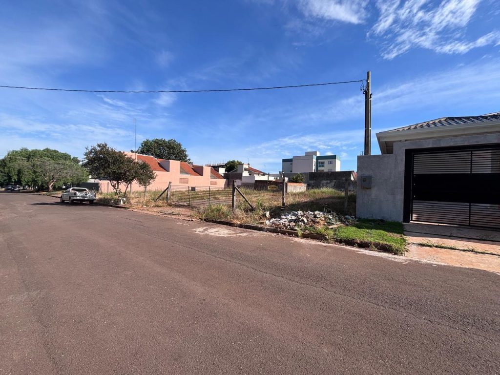 TERRENO JARDIM GISELA COM 15 METROS DE TESTADA TERRENO JARDIM GISELA COM 15 METROS DE TESTADA