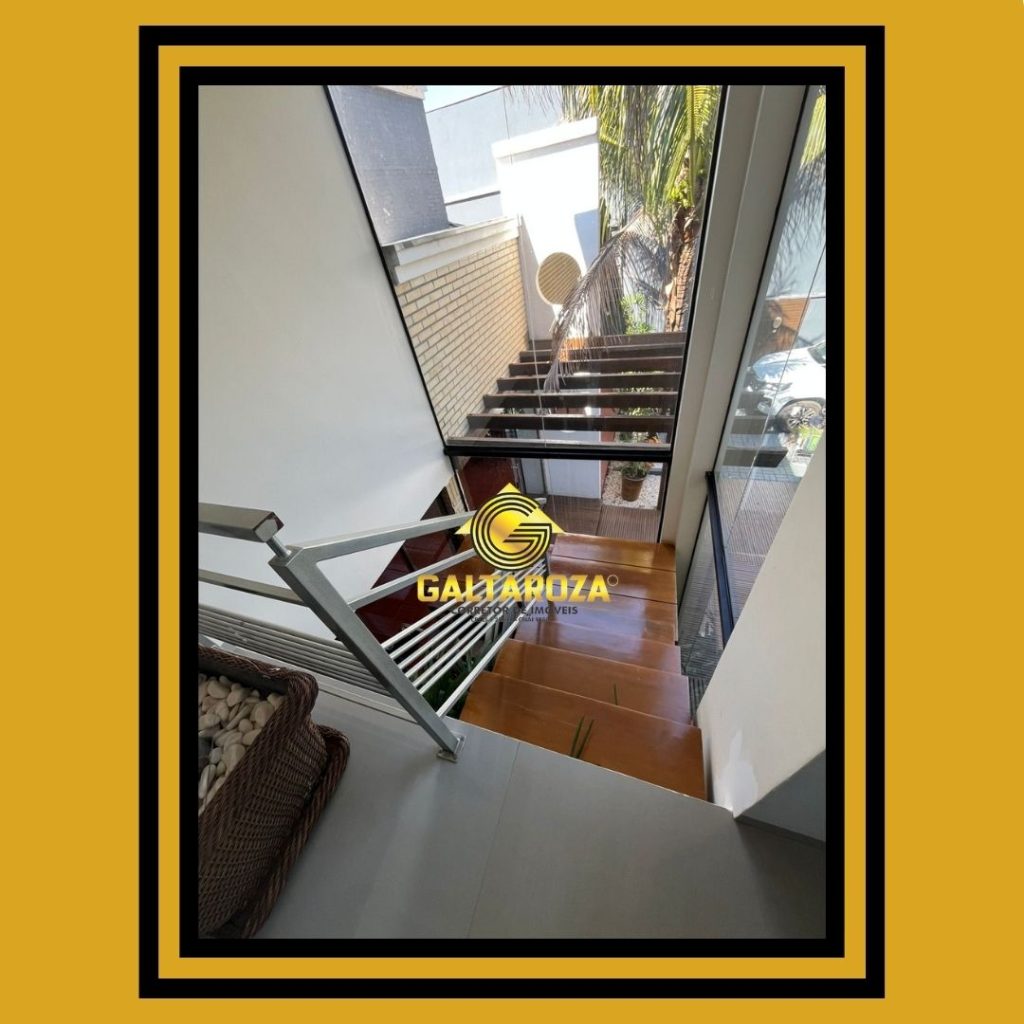 SOBRADO COM PISCINA E SEMI MOBILIADO EM PORTO MENDES