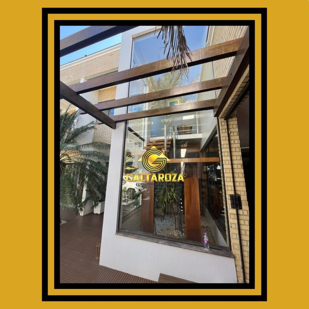 SOBRADO COM PISCINA E SEMI MOBILIADO EM PORTO MENDES