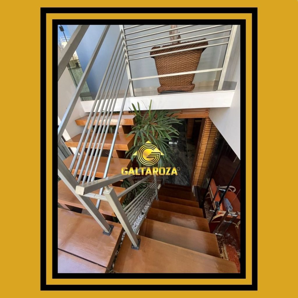 SOBRADO COM PISCINA E SEMI MOBILIADO EM PORTO MENDES