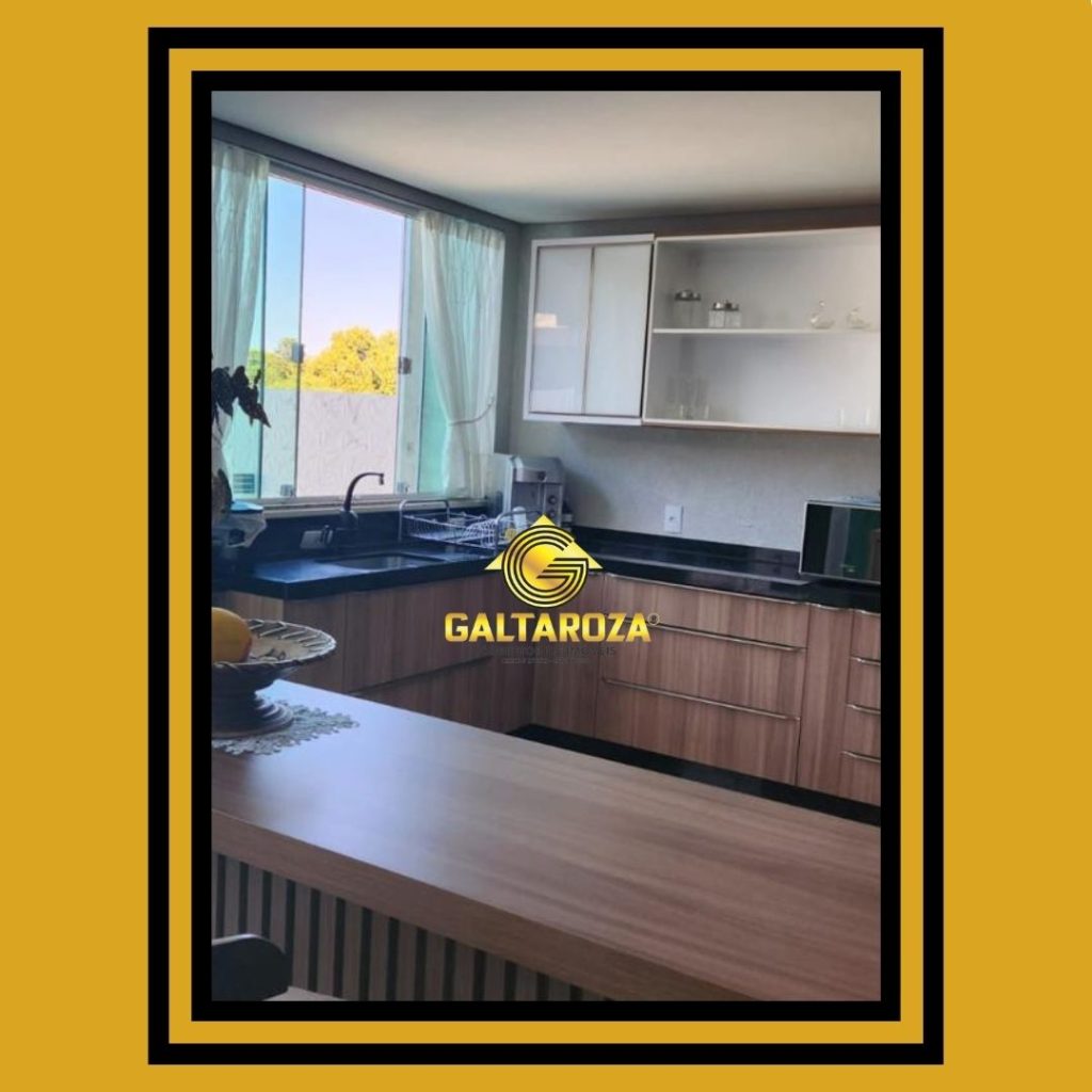 SOBRADO NO CENTRO PROX. AO TOLEDÃO